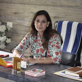Dr Meenal Jain